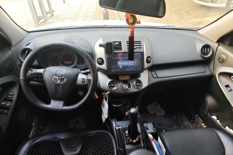 Used Toyota RAV4 2012 Luxurious 2.4L Manual 4x4 with Stylish Features Center Console