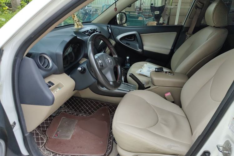 Used Toyota RAV4 2012 Luxurious Edition 2.0L Automatic All-Wheel Drive Driver Seat