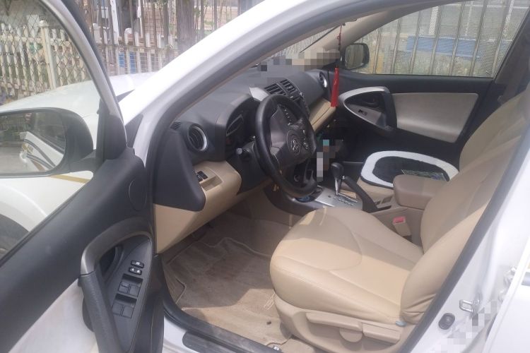 Used Toyota RAV4 2012 Luxurious Edition 2.0L Automatic All-Wheel Drive Driver Seat