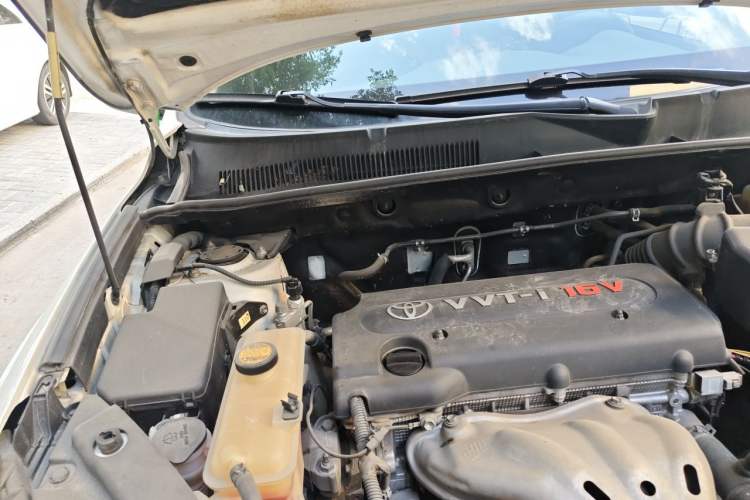 Used Toyota RAV4 2012 Luxurious 2.4L Manual 4x4 with Stylish Features Engine Bay Right