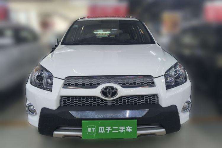 Used Toyota RAV4 2012 Luxurious 2.4L Automatic 4x4 with Stylish Features Front