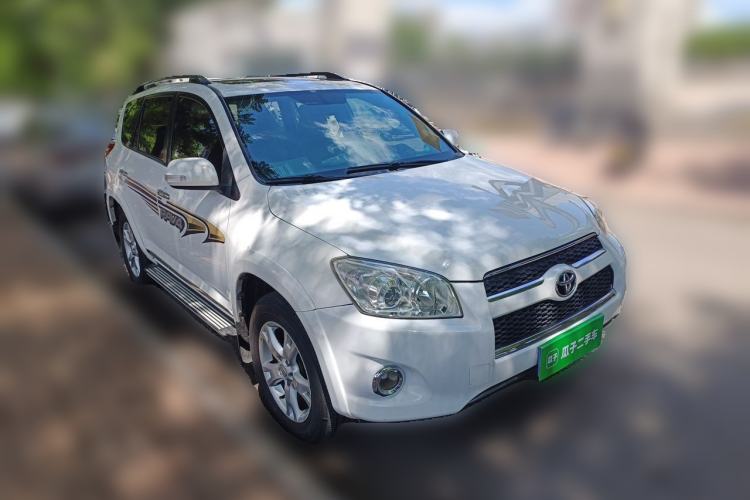 Used Toyota RAV4 2012 Luxurious 2.4L Automatic 4x4 with Stylish Features Front Right 45 Deg