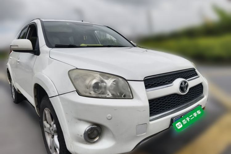 Used Toyota RAV4 2012 Luxurious 2.4L Automatic 4x4 with Stylish Features Front Right 45 Deg