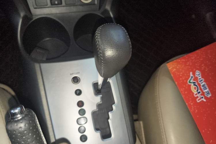 Used Toyota RAV4 2012 Luxurious 2.4L Automatic 4x4 with Stylish Features Gear Lever