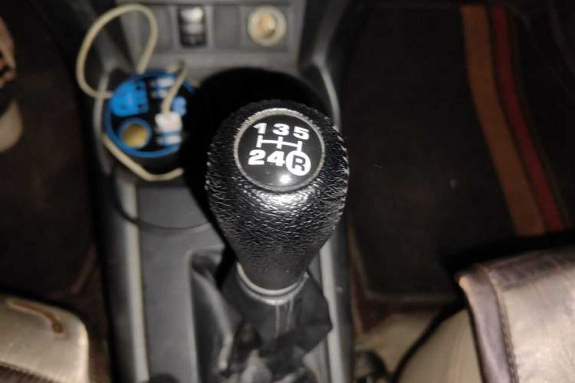 Used Toyota RAV4 2012 Luxurious 2.4L Manual 4x4 with Stylish Features Gear Lever