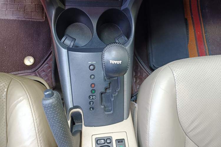 Used Toyota RAV4 2012 Luxurious 2.4L Automatic 4x4 with Stylish Features Gear Lever