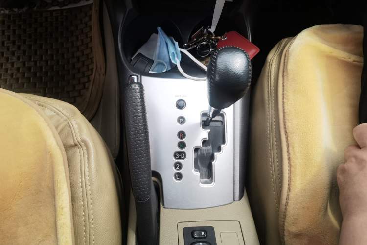 Used Toyota RAV4 2012 Luxurious Edition 2.0L Automatic All-Wheel Drive Gear Lever
