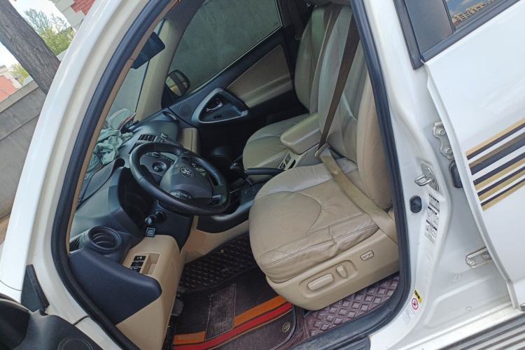 Used Toyota RAV4 2012 Luxurious 2.4L Automatic 4x4 with Stylish Features Left Front Seat