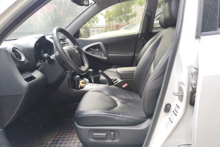 Used Toyota RAV4 2012 Luxurious 2.4L Automatic 4x4 with Stylish Features Left Front Seat