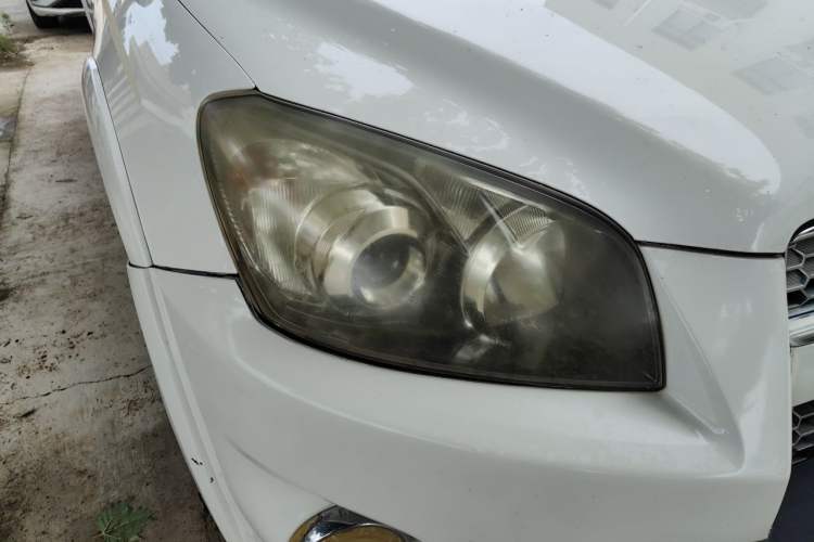 Used Toyota RAV4 2012 Luxurious Edition 2.0L Automatic All-Wheel Drive Right Front Headlight