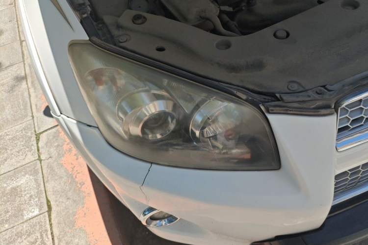 Used Toyota RAV4 2012 Luxurious Edition 2.0L Automatic All-Wheel Drive Right Front Headlight