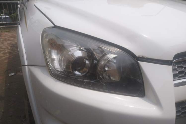 Used Toyota RAV4 2012 Luxurious Edition 2.0L Automatic All-Wheel Drive Right Front Headlight