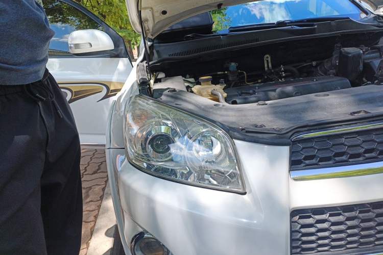 Used Toyota RAV4 2012 Luxurious 2.4L Automatic 4x4 with Stylish Features Right Front Headlight