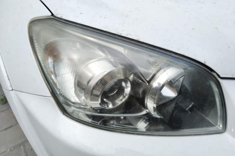 Used Toyota RAV4 2012 Luxurious 2.4L Automatic 4x4 with Stylish Features Right Front Headlight
