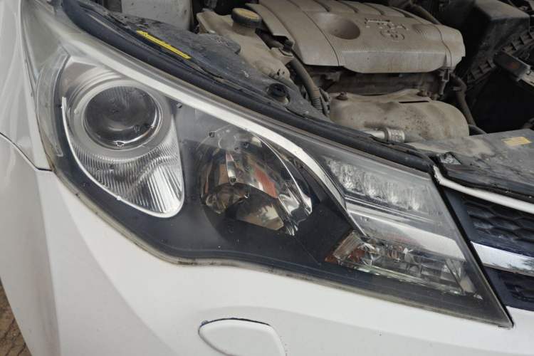 Used Toyota RAV4 2012 Luxurious 2.4L Automatic 4x4 with Stylish Features Right Front Headlight