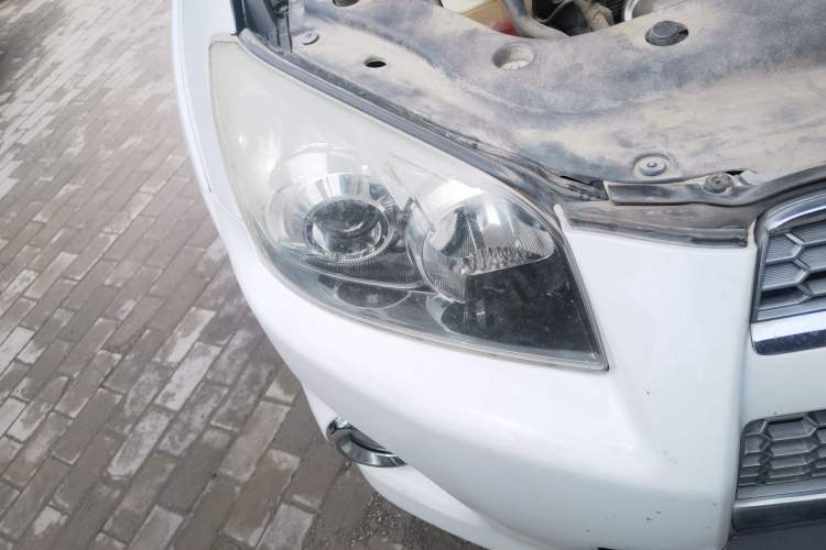Used Toyota RAV4 2012 Luxurious Edition 2.0L Automatic All-Wheel Drive Right Front Headlight