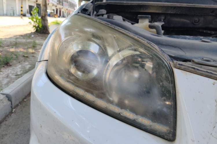 Used Toyota RAV4 2012 Luxurious Edition 2.0L Automatic All-Wheel Drive Right Front Headlight