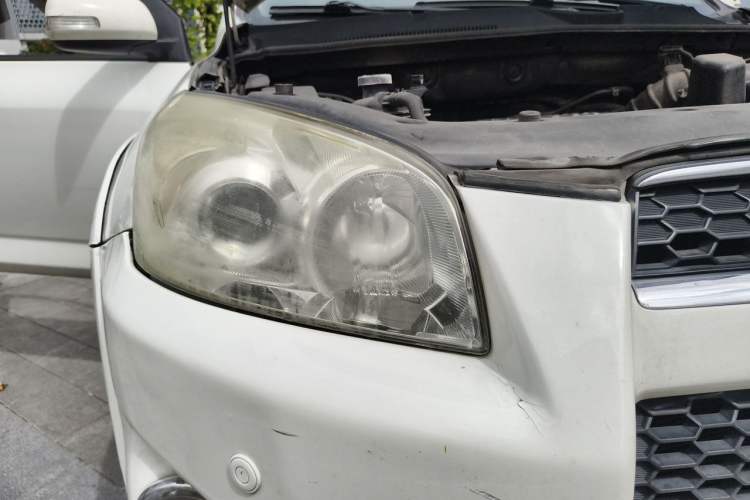 Used Toyota RAV4 2012 Luxurious 2.4L Automatic 4x4 with Stylish Features Right Front Headlight