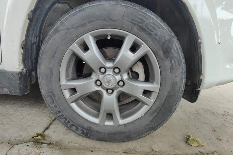 Used Toyota RAV4 2012 Luxurious Edition 2.0L Automatic All-Wheel Drive Right Front Wheel Hub