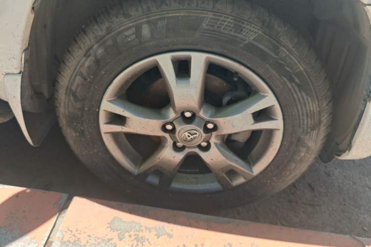 Used Toyota RAV4 2012 Luxurious Edition 2.0L Automatic All-Wheel Drive Right Front Wheel Hub