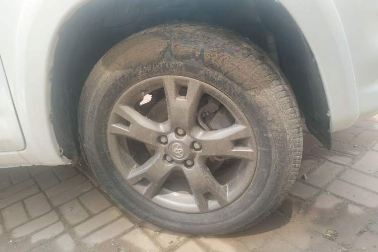Used Toyota RAV4 2012 Luxurious Edition 2.0L Automatic All-Wheel Drive Right Front Wheel Hub