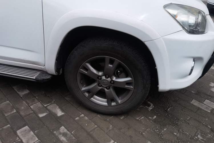 Used Toyota RAV4 2012 Luxurious Edition 2.0L Automatic All-Wheel Drive Right Front Wheel Hub