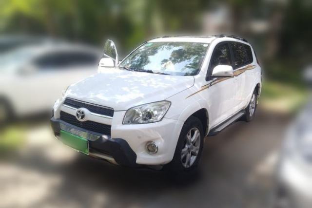 Used Toyota RAV4 2012 Luxurious 2.4L Automatic 4x4 with Stylish Features