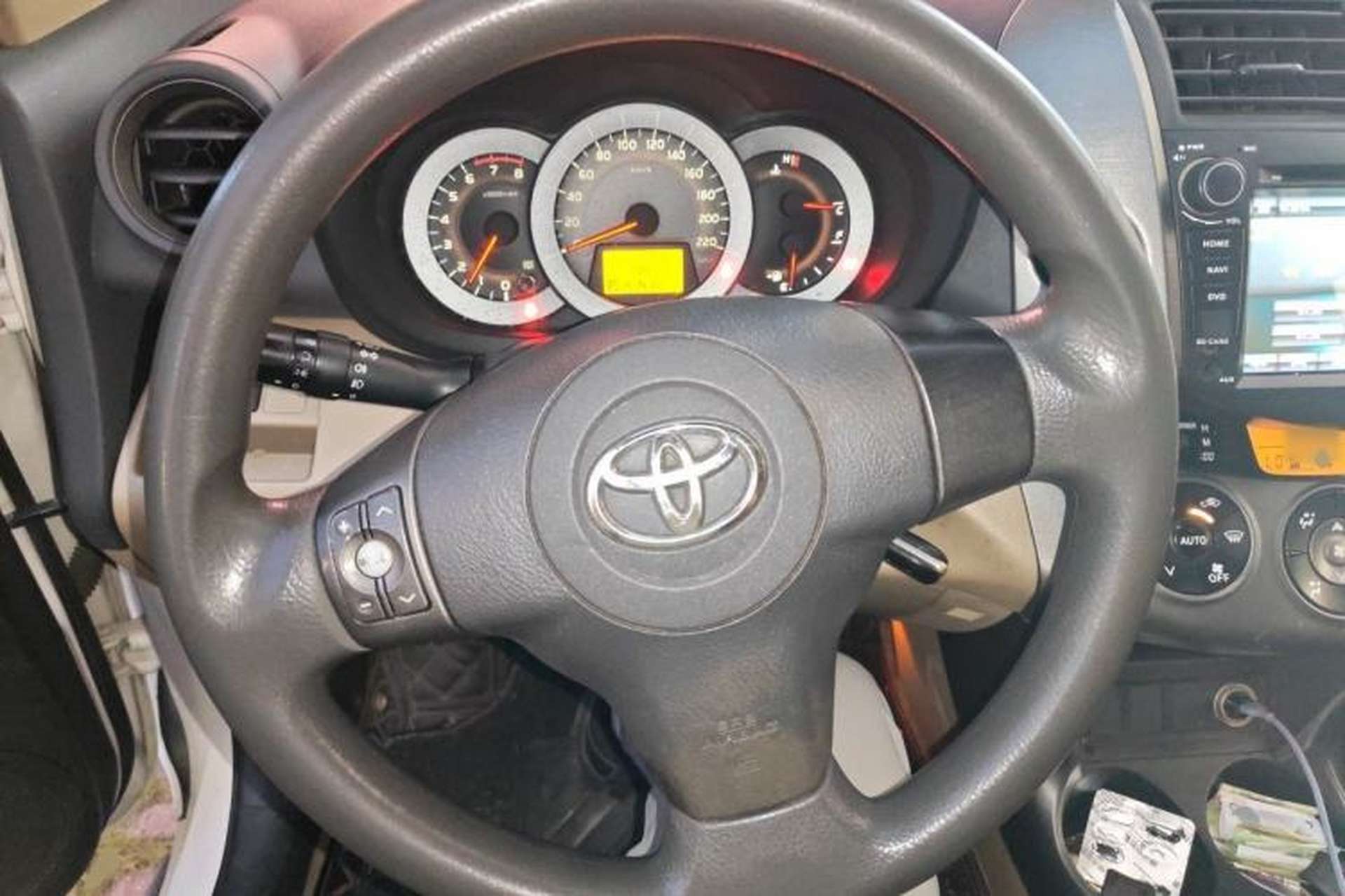Used Toyota RAV4 2012 Luxurious Edition 2.0L Automatic All-Wheel Drive Steering Wheel