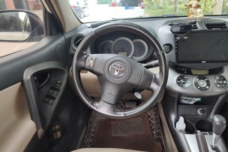 Used Toyota RAV4 2012 Luxurious Edition 2.0L Automatic All-Wheel Drive Steering Wheel