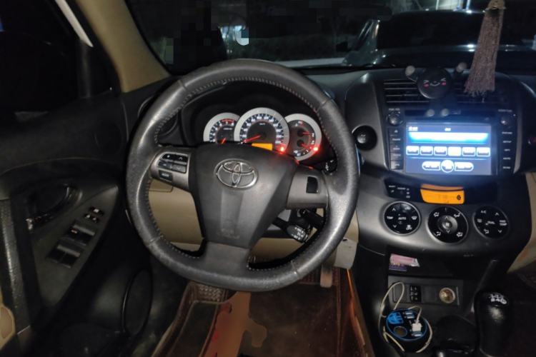 Used Toyota RAV4 2012 Luxurious 2.4L Manual 4x4 with Stylish Features Steering Wheel