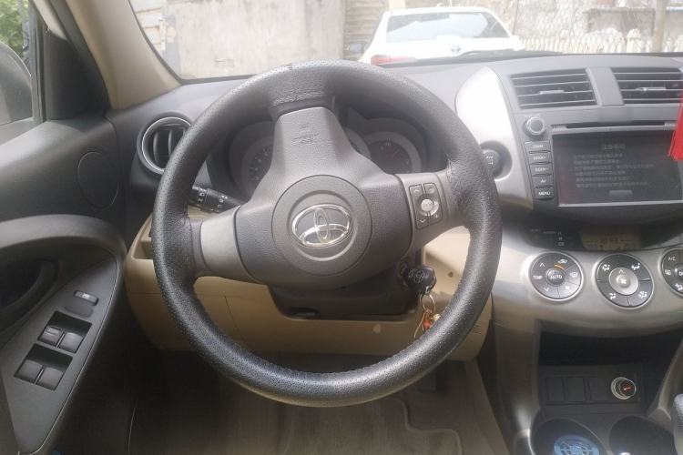 Used Toyota RAV4 2012 Luxurious Edition 2.0L Automatic All-Wheel Drive Steering Wheel