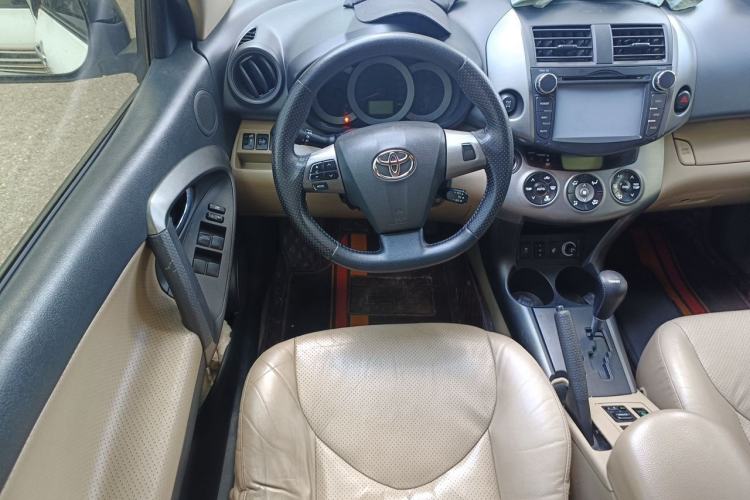 Used Toyota RAV4 2012 Luxurious 2.4L Automatic 4x4 with Stylish Features Steering Wheel
