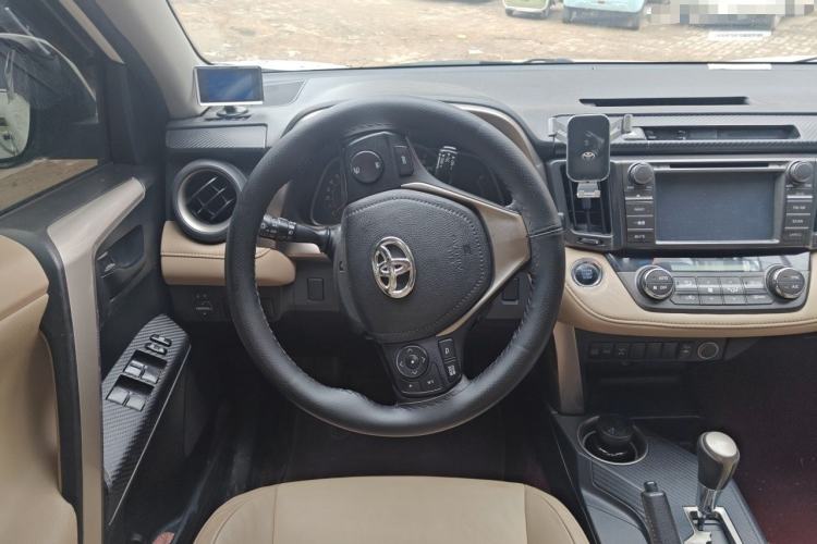 Used Toyota RAV4 2012 Luxurious 2.4L Automatic 4x4 with Stylish Features Steering Wheel