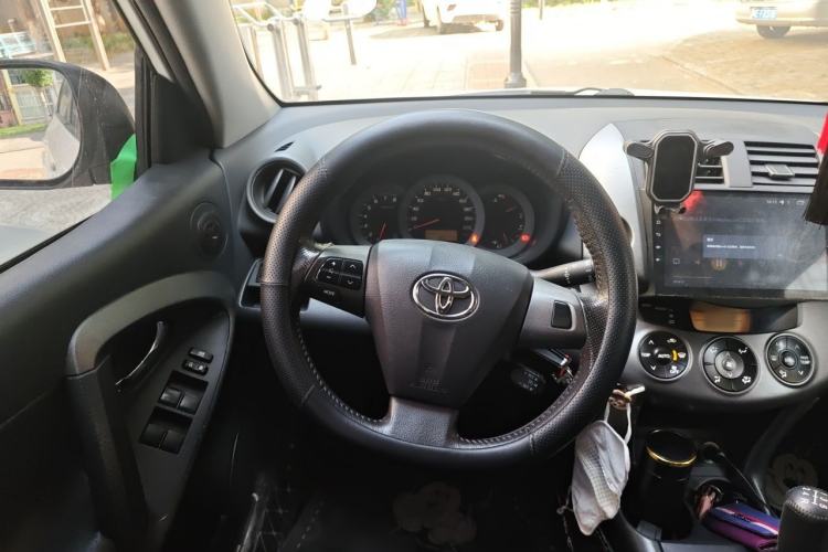 Used Toyota RAV4 2012 Luxurious 2.4L Manual 4x4 with Stylish Features Steering Wheel