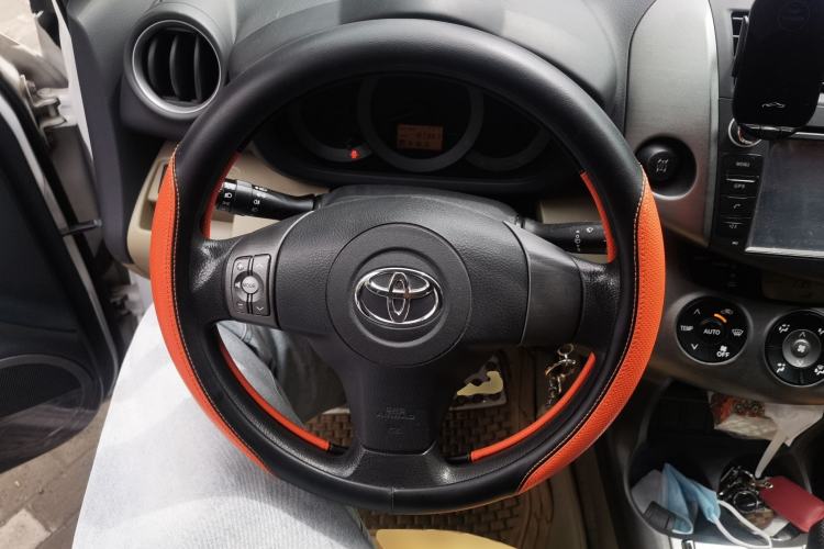 Used Toyota RAV4 2012 Luxurious Edition 2.0L Automatic All-Wheel Drive Steering Wheel