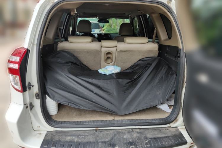 Used Toyota RAV4 2012 Luxurious Edition 2.0L Automatic All-Wheel Drive Trunk