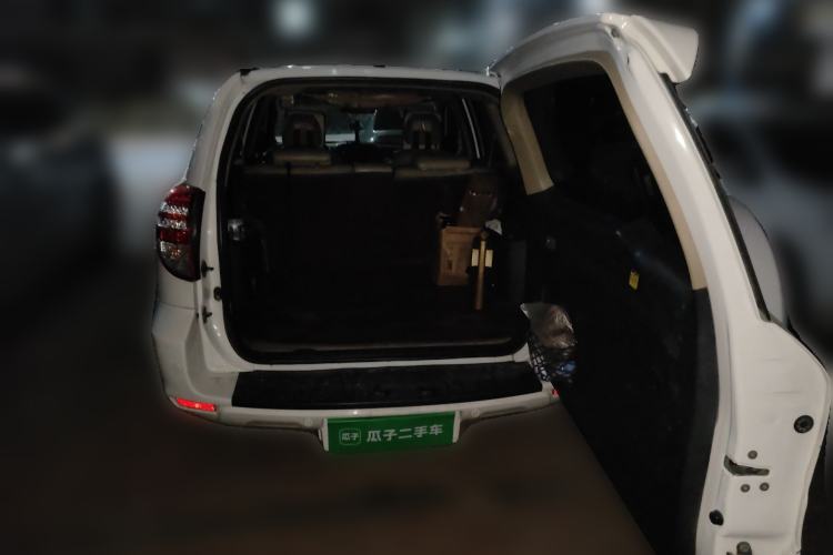 Used Toyota RAV4 2012 Luxurious 2.4L Manual 4x4 with Stylish Features Trunk