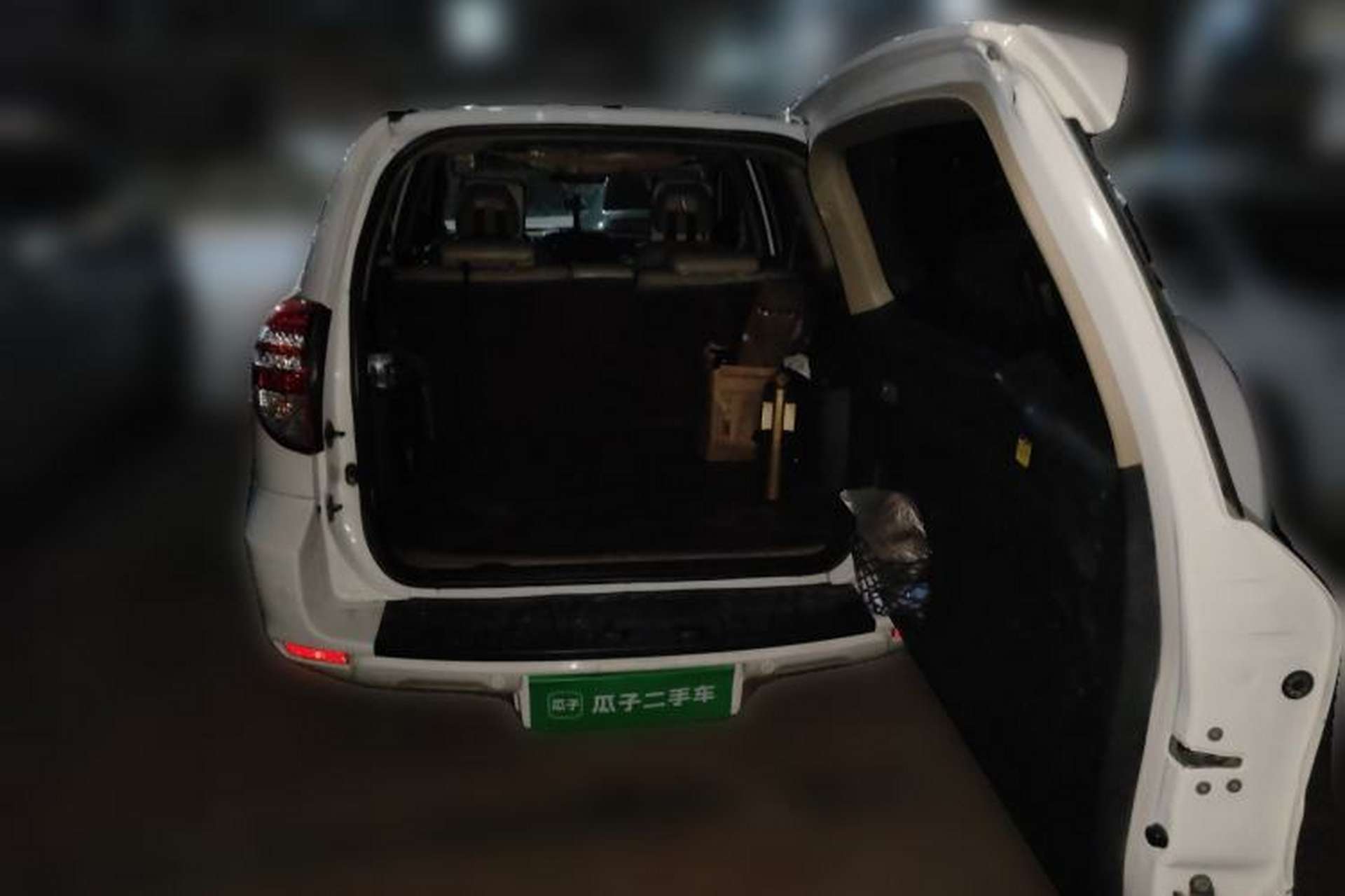 Used Toyota RAV4 2012 Luxurious 2.4L Manual 4x4 with Stylish Features Trunk