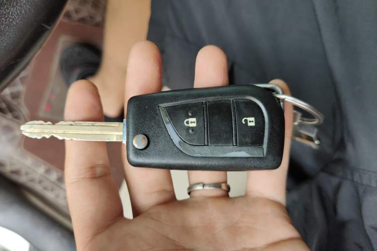 Used Toyota RAV4 2012 Luxurious Edition 2.0L Automatic All-Wheel Drive Vehicle Key