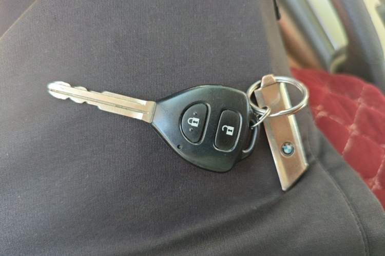 Used Toyota RAV4 2012 Luxurious Edition 2.0L Automatic All-Wheel Drive Vehicle Key