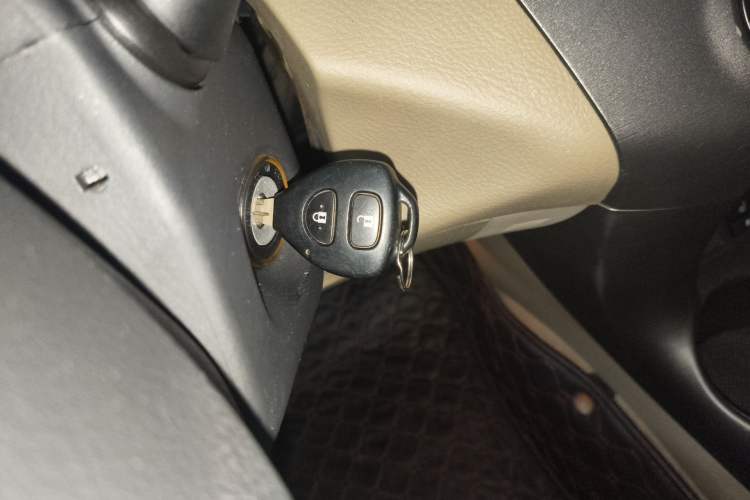 Used Toyota RAV4 2012 Luxurious 2.4L Automatic 4x4 with Stylish Features Vehicle Key
