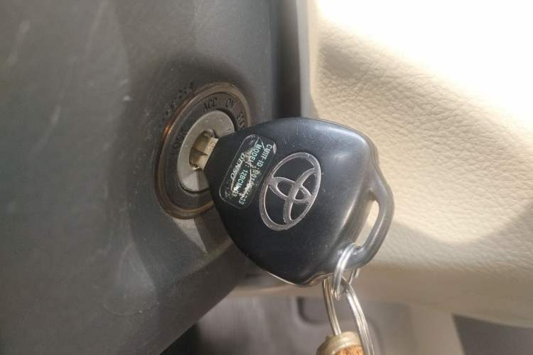 Used Toyota RAV4 2012 Luxurious Edition 2.0L Automatic All-Wheel Drive Vehicle Key