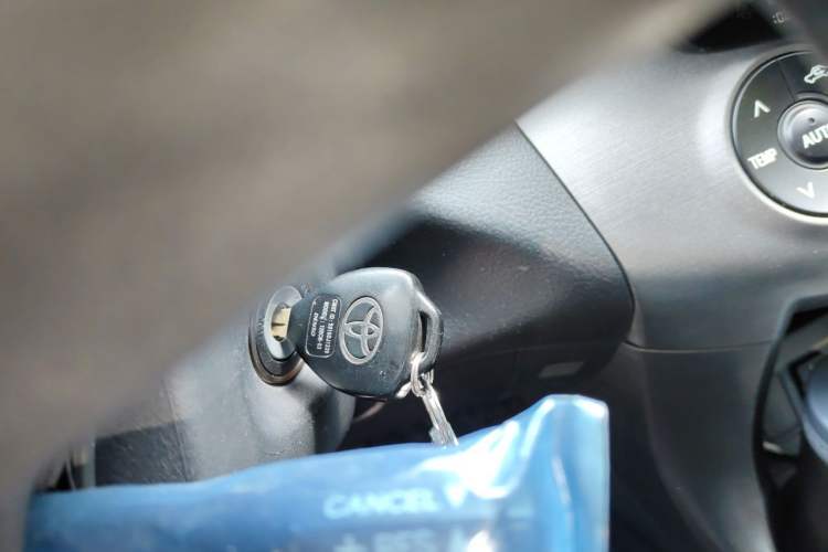 Used Toyota RAV4 2012 Luxurious 2.4L Automatic 4x4 with Stylish Features Vehicle Key