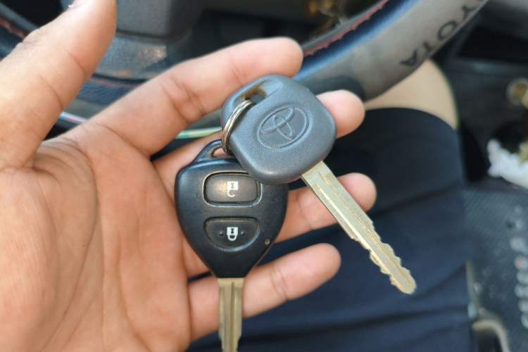 Used Toyota RAV4 2012 Luxurious Edition 2.0L Automatic All-Wheel Drive Vehicle Key