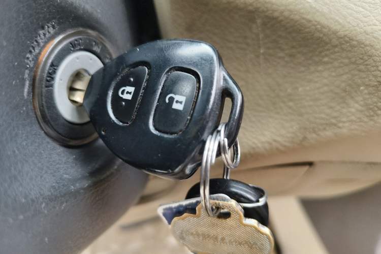 Used Toyota RAV4 2012 Luxurious 2.4L Automatic 4x4 with Stylish Features Vehicle Key