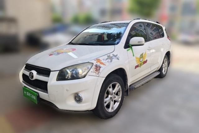 Used Toyota RAV4 2012 Luxurious 2.4L Manual 4x4 with Stylish Features