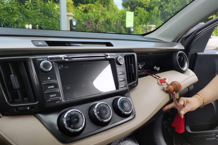 Used Toyota RAV4 2013 2.0L CVT Two-Wheel Drive Urban Edition Audio And AC Panel