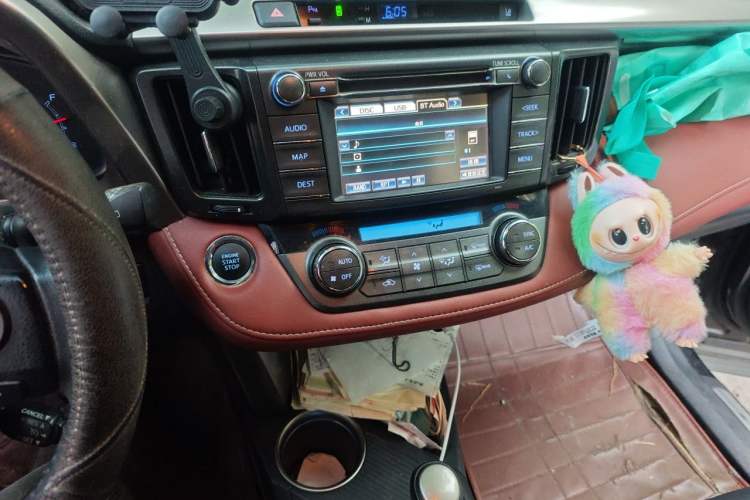 Used Toyota RAV4 2013 2.5L Automatic 4x4 Prestige Edition Audio And AC Panel