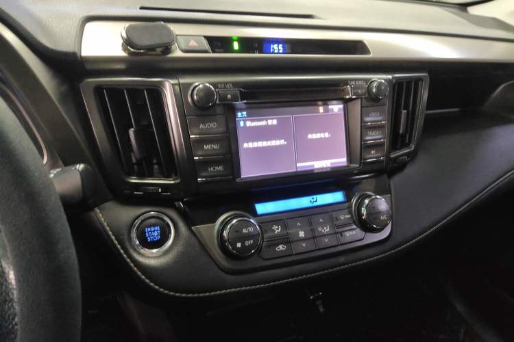 Used Toyota RAV4 2013 2.5L Automatic 4x4 Elite Edition Audio And AC Panel
