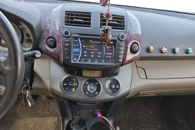 Used Toyota RAV4 2013 Special Edition 2.0L Manual Classic Audio And AC Panel